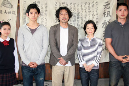 役所広司「自分の演技に自分でOK出すのが辛い」　初監督作『ガマの油』撮影好調 画像
