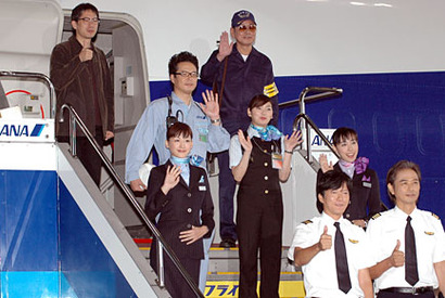 綾瀬はるか「飛行機に乗ると、CAのサービスを密かにチェックしてしまいます」 画像