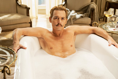 ジョニデから“初脱ぎ”サービスショットのお年玉！『チャーリー・モルデカイ』 画像