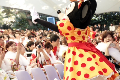 【ディズニー】ランドで平成26年度“成人式”開催！　ミッキーたちが新成人の門出を祝福 画像