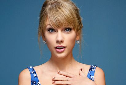 テイラー・スウィフト、ヌード写真流出の危機!? 画像