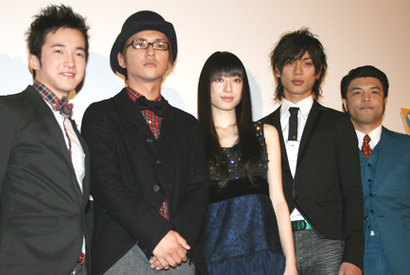 水嶋ヒロ「普通の男の子として生きていきたい！」　バンド解散で涙（？）の挨拶 画像