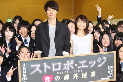 福士蒼汰＆有村架純、サプライズで“恋の課外授業”　女子高生250人大歓声！ 画像