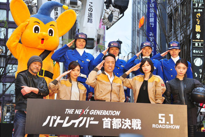 新宿に巨大パトレイバ―がお目見え！　歌舞伎町のゴジラに対峙!? 画像