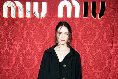 「ミュウミュウ」初のフレグランス・モデルに話題の仏女優を起用 画像
