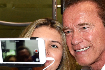 アーノルド・シュワルツェネッガー、自撮り大好き!? 画像