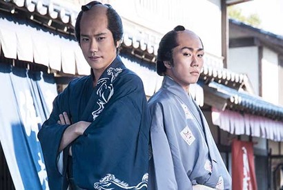 早乙女太一、松山ケンイチの誕生日を祝福！ 菜々緒の入浴シーンも「ふたがしら」 画像