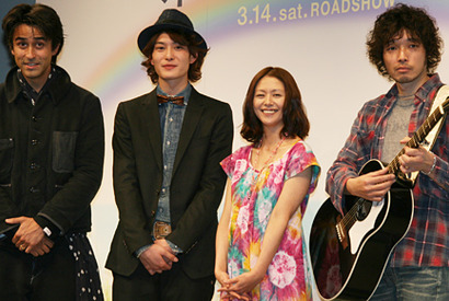 小泉今日子、ブレスを生かした甘い歌声で観客を魅了　初対面に岡田将生はすっかり緊張 画像