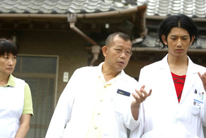 西川美和監督最新作『ディア・ドクター』で鶴瓶が世界デビュー！　いざモントリオールへ 画像