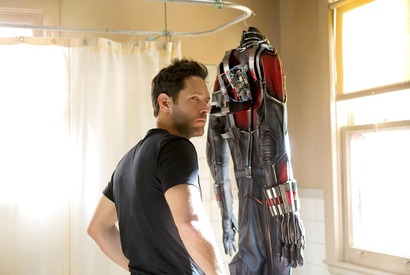 『アイアンマン』とこんなに違う!?　個性派ヒーロー『アントマン』変身の瞬間をキャッチ 画像