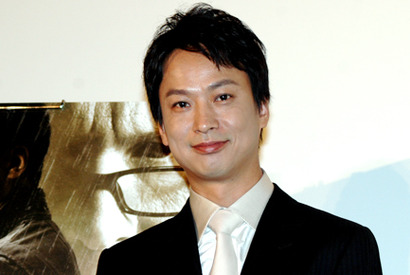 椎名桔平、一発撮りの現場に戸惑い　ゲイリー・オールドマンからはセーターのギフト！ 画像