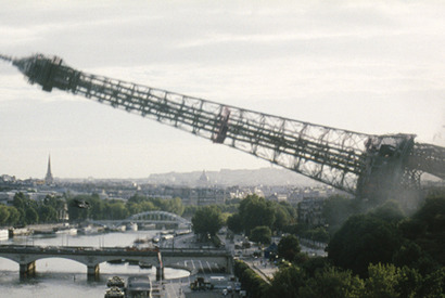 パリ崩壊の決定的瞬間！　新型ウイルスが猛威、革命記念日のパリで大規模テロ発生？ 画像