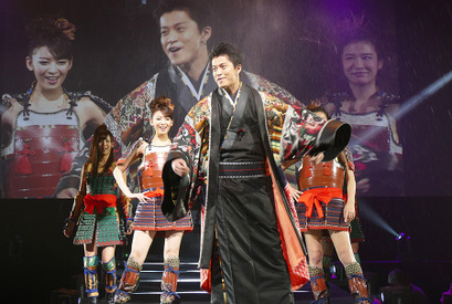 “信長様”小栗旬、甲ちゅう水着ギャルにご満悦！「ありがたい」 画像