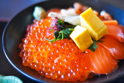 盛り付け放題の豪華海鮮丼も！ 「北海道ディナーブッフェ」 画像