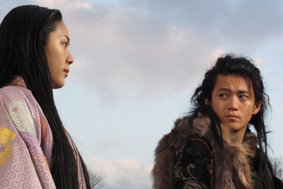 「何があってもおれがお前を幸せにする！」小栗旬『TAJOMARU』本編映像が到着 画像