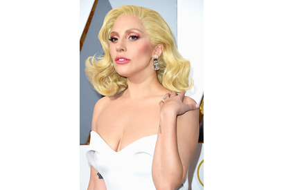 レディー・ガガ、約9億円のイヤリングでアカデミー賞に登場 画像