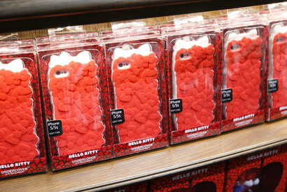 リボンづくめのキティちゃん復活！「アンダーカバー」新宿伊勢丹にて 画像