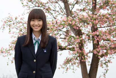 制服姿見納め？　ガッキーと生田斗真が一青窈の「ハナミズキ」を基にした映画で共演！ 画像