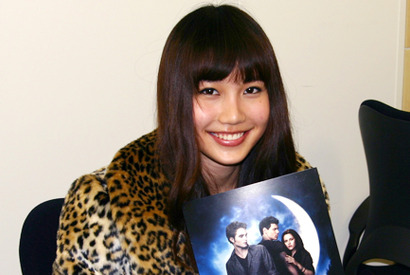 『ニュームーン』前作超えスタート！ネットで大注目のタイの美少女歌姫がメッセージ 画像