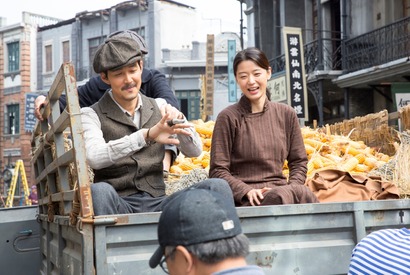 チョン・ジヒョン×イ・ジョンジェ×ハ・ジョンウ『暗殺』、笑顔のオフショット入手 画像