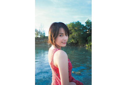 大沢ひかる、1st写真集発売！健康美ビキニから「大人な雰囲気」ショットも 画像