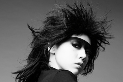 40週連続1位？　仲里依紗、悩殺“ゼブラクィーン”姿のPV映像をお披露目！ 画像