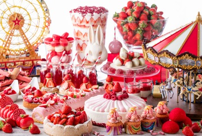 【3時のおやつ】デザートブッフェで“苺のサーカス”！　ヒルトン東京でストロベリーブッフェ開催 画像
