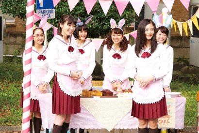 「耳の日」記念！平祐奈＆玉城ティナらが“うさ耳”でバザー『暗黒女子』 画像