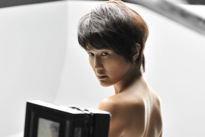 このイケメンの正体は…？　はるな愛、20年ぶりの“男装”披露！ 画像