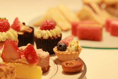 まるでいちごの舞踏会!? 「ホテルニューオータニ大阪」で30種類のいちごスイーツを堪能 画像