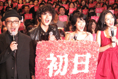 松たか子　トリプルサプライズに感極まり涙　『告白』初日 画像