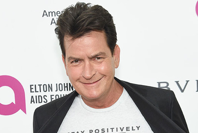 チャーリー・シーンに“HIV”を恐れない新恋人 画像