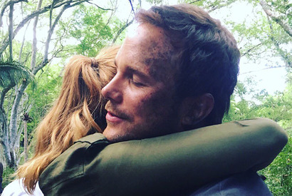 B・ダラス・ハワード、クリプラに号泣ハグ！『ジュラシック・ワールド』続編撮影終了 画像