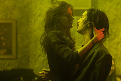 村上春樹原作『神の子どもたちはみな踊る』予告編到着！　扉の向こうに大胆な姿で… 画像