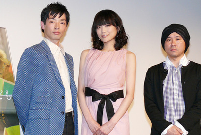 森山未來、真冬の撮影にビーサン！ サトエリ思わず「ノベンバーやで」とツッコミ 画像