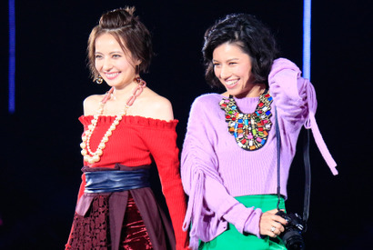 【第25回東京ガールズコレクションA/W】ベッキー・ジェシカ姉妹が“仲良し”ランウェイ！ 画像