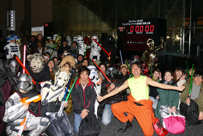 もう待てない！『スター・ウォーズ／最後のジェダイ』前夜祭開催、六本木にはファン900人集結 画像