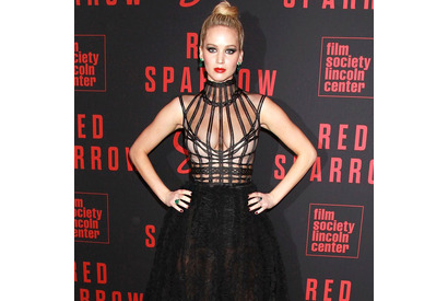 思わず二度見！ J・ローレンス、挑発的なドレスで魅了『レッド・スパロー』NYプレミア 画像