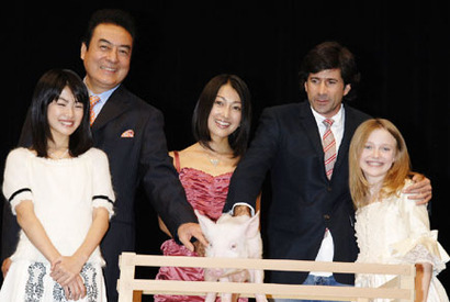 ダコタ・ファニング＆福田麻由子、日米キャストツーショット『シャーロットのおくりもの』ジャパン・プレミア 画像