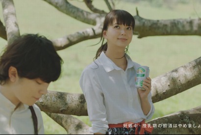 多部未華子×セカオワFukaseがCM共演！ RAINを弾き語り演奏 画像