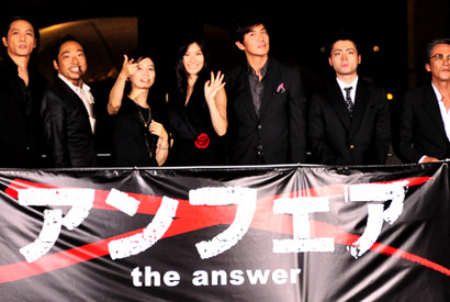 篠原涼子、初のベッドシーンを前に監督と“練習”！ 画像