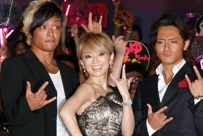 浜崎あゆみ“不信感”騒動も何のその！　ファンを前に満面笑み 画像