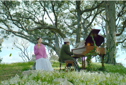 桐谷美玲×野田洋次郎、『君の名は。』主題歌をアコースティックver.で！ 新CM「GREEN JUKEBOX」第3弾 画像