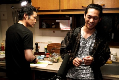 “裏社会師弟コンビ”安田顕＆柳楽優弥を待つ結末に注目!? 『ザ・ファブル』独占映像 画像