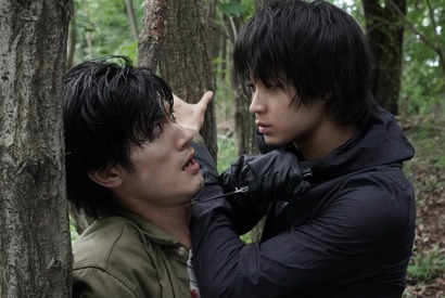 磯村勇斗、殺し屋役は「新たな挑戦」三浦春馬と激しいアクションシーン「TWO WEEKS」 画像