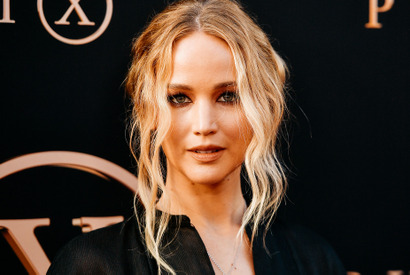 ジェニファー・ローレンスが挙式　エマ・ストーン、アデルらが出席 画像
