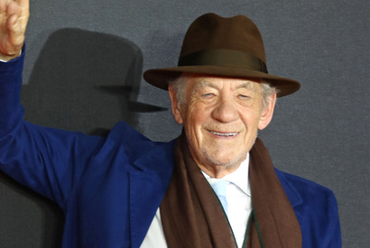 イアン・マッケラン、出会い系サイトを支持「自分が若い頃にあれば…」 画像