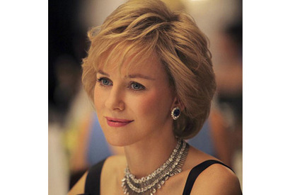 写真初公開！　ナオミ・ワッツ、ショートヘアで故ダイアナ元妃にエレガントに大変身 画像