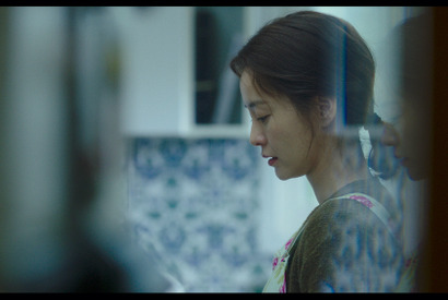 チョン・ユミの“ジヨン”、夫の実家で別人に…『82年生まれ、キム・ジヨン』本編映像 画像