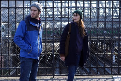 孤独を抱えた隣人同士の2人が出会う『パリのどこかで、あなたと』本予告 画像